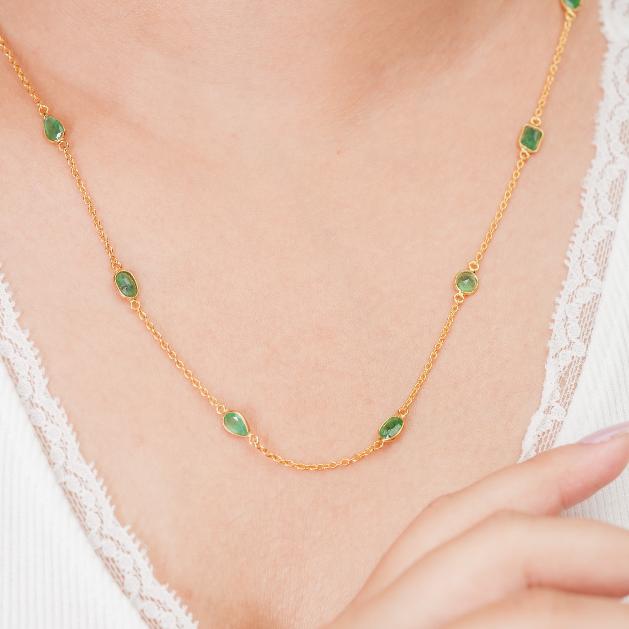 Emerald four cut chain slightly bluish green IHA Fine Jewellery online shop