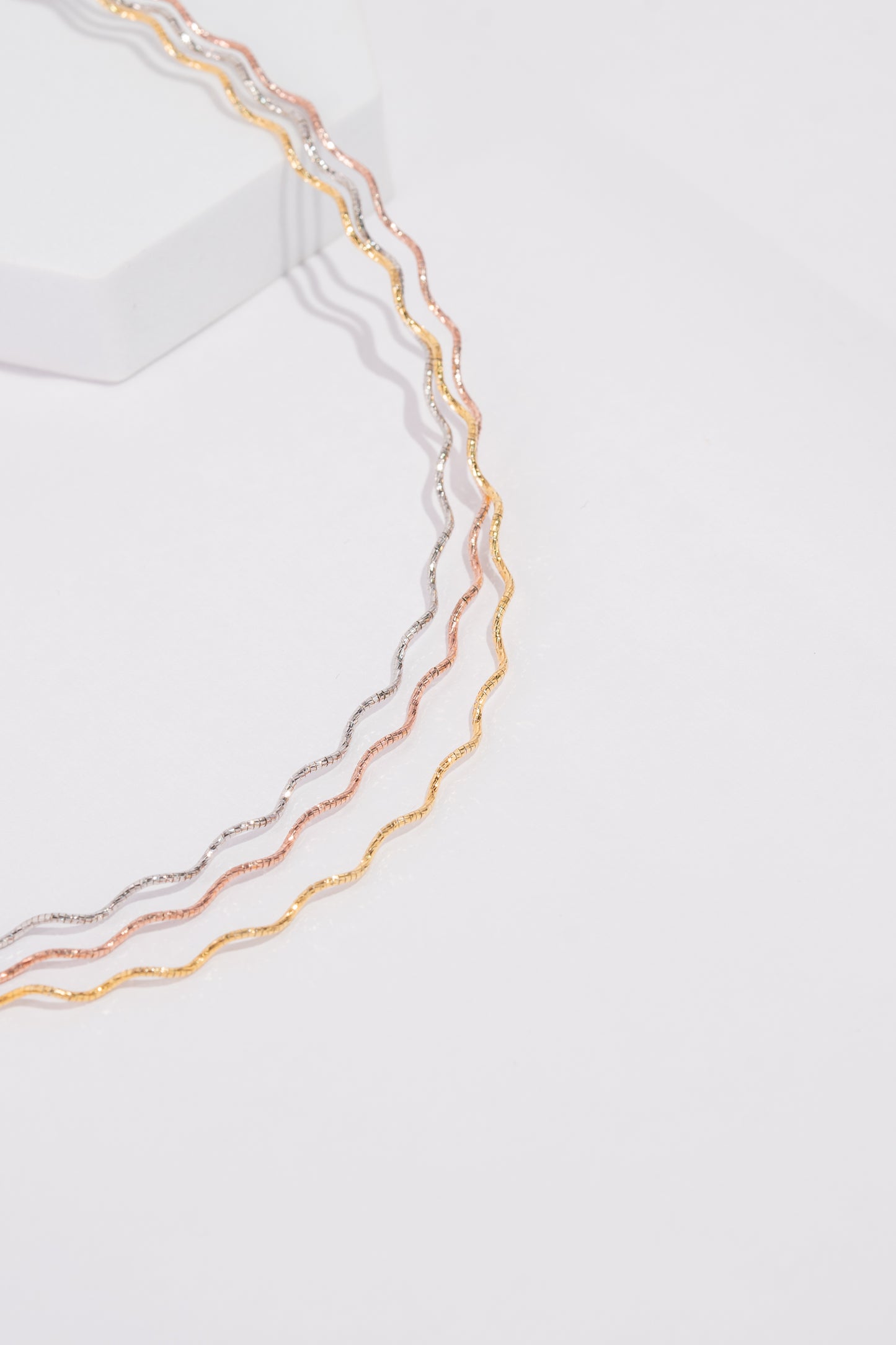 Zig-zag three layer multicolour chain